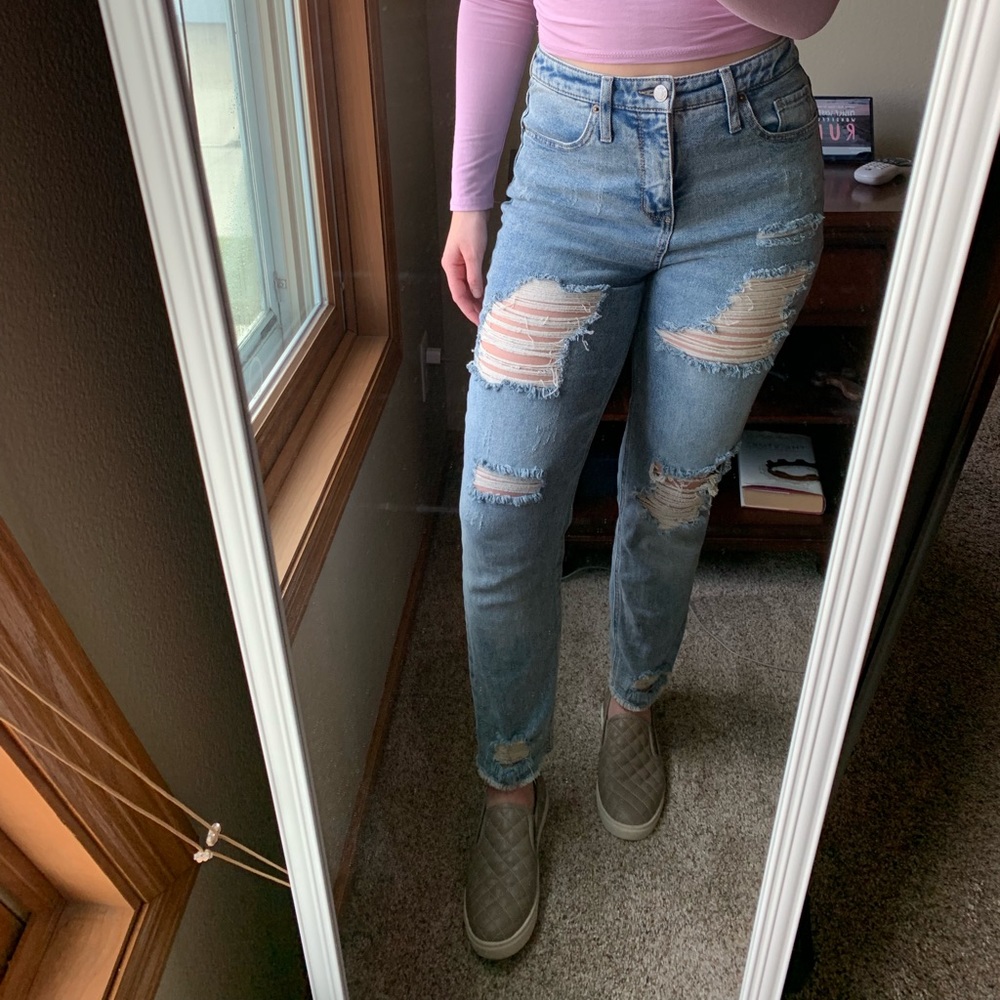 Ripped Mom Jeans High Rise